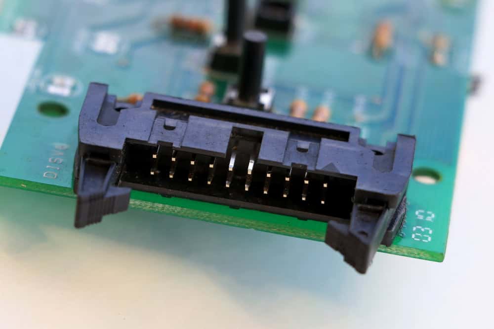 Board-to-board circuit board connector